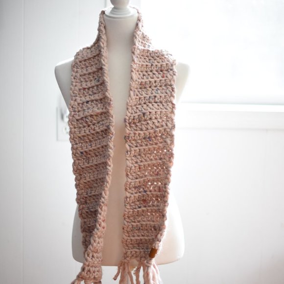 Pink cozy buttercream handcrafted crocheted scarf - Picture 7 of 7